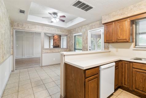 6004 Twinhill Drive Arlington TX 76016