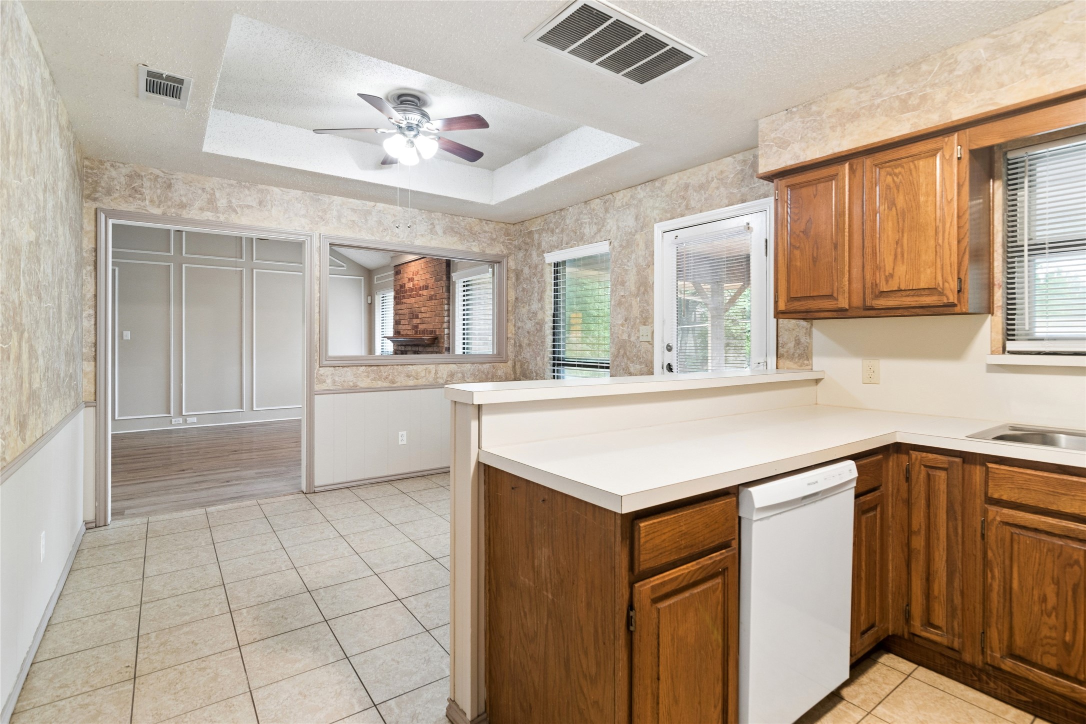 6004 Twinhill Drive Arlington TX 76016
