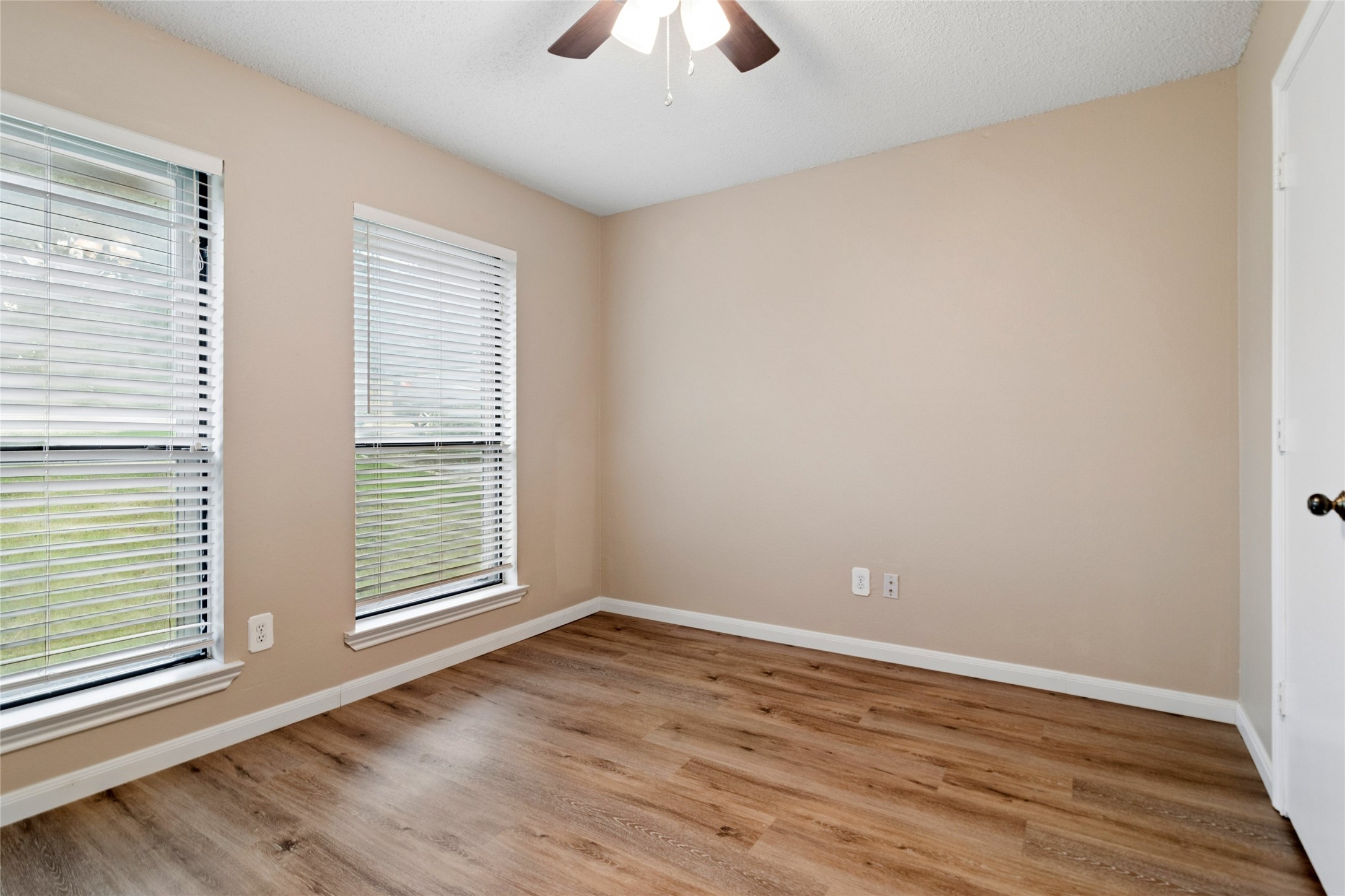 6004 Twinhill Drive Arlington TX 76016