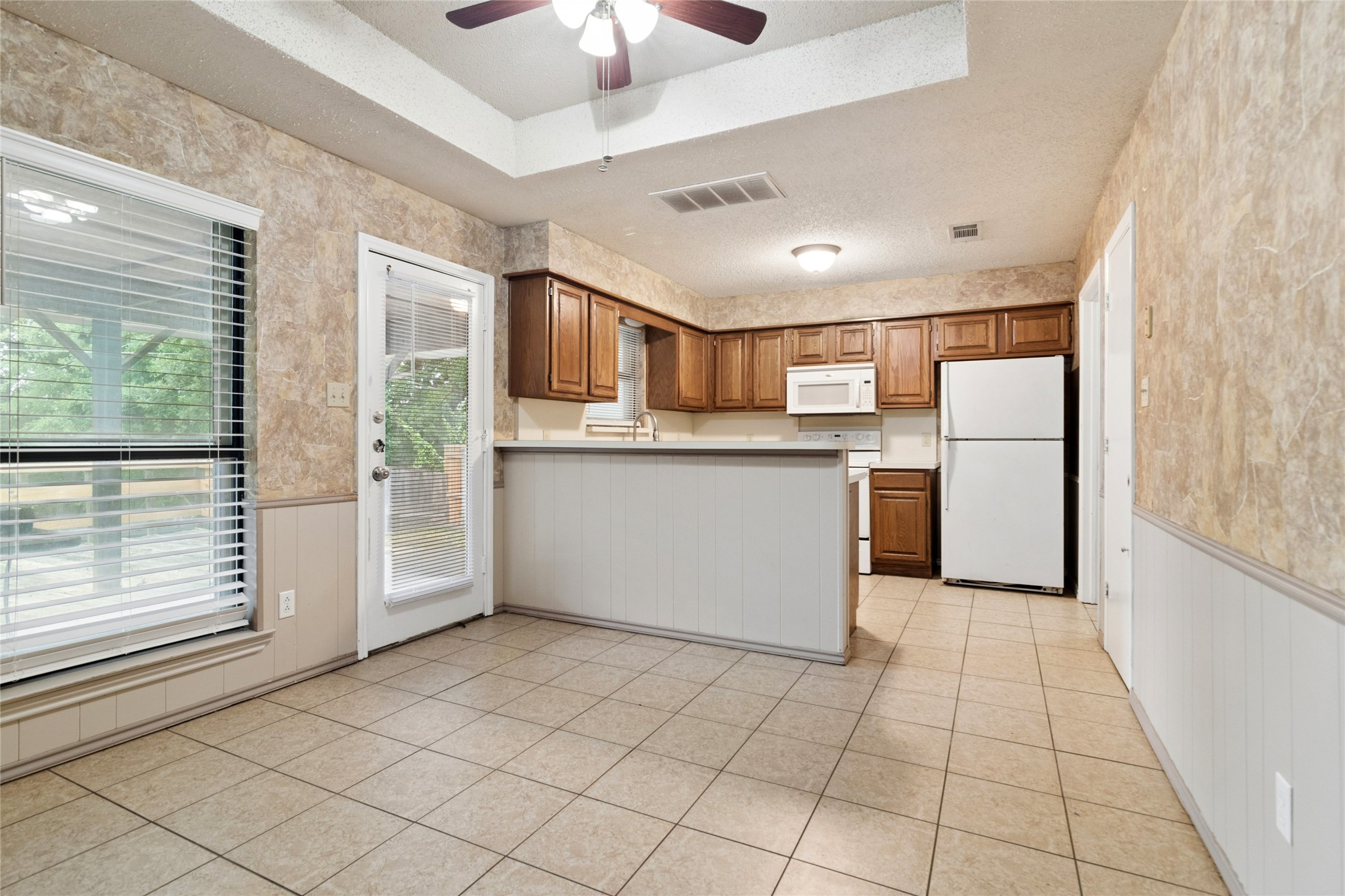 6004 Twinhill Drive Arlington TX 76016