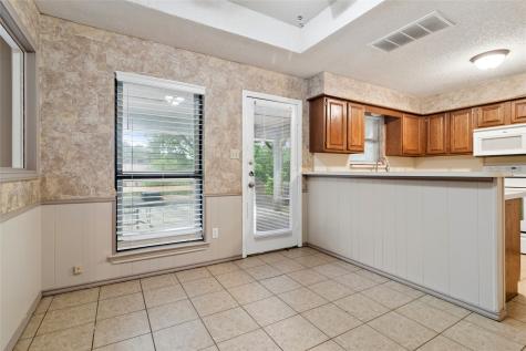 6004 Twinhill Drive Arlington TX 76016