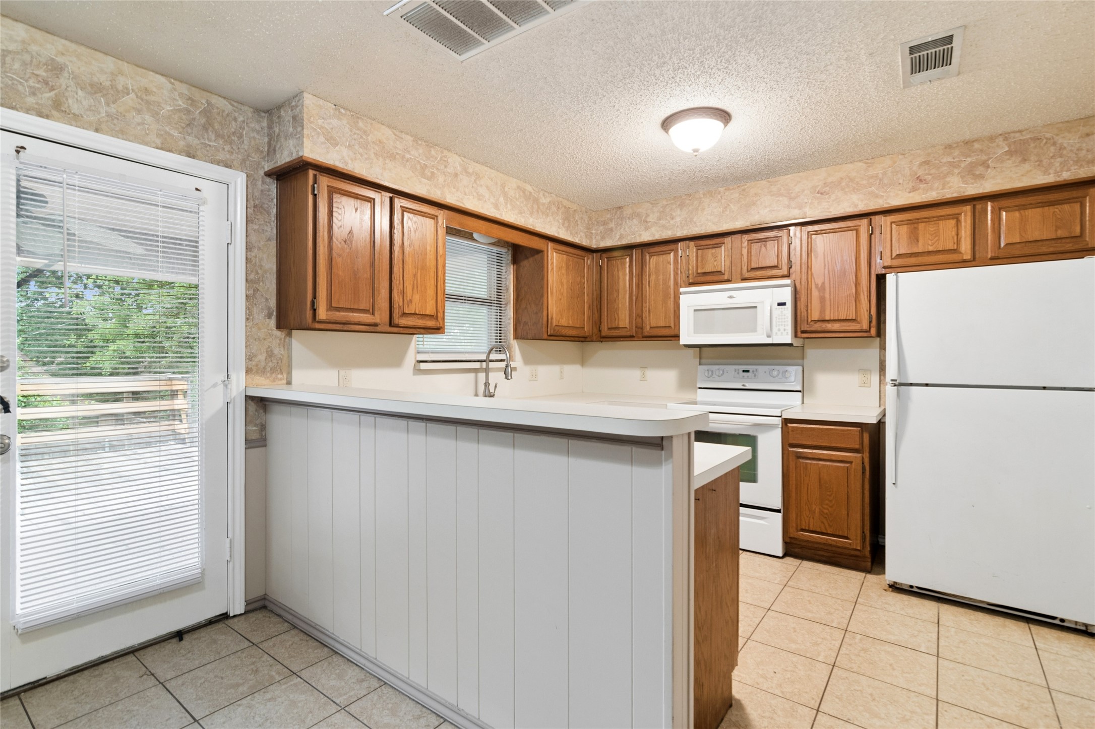 6004 Twinhill Drive Arlington TX 76016