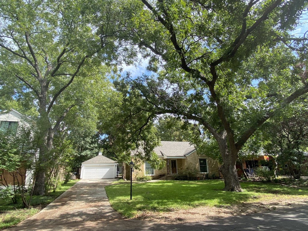 5104 Horseshoe Trail Dallas TX 75209