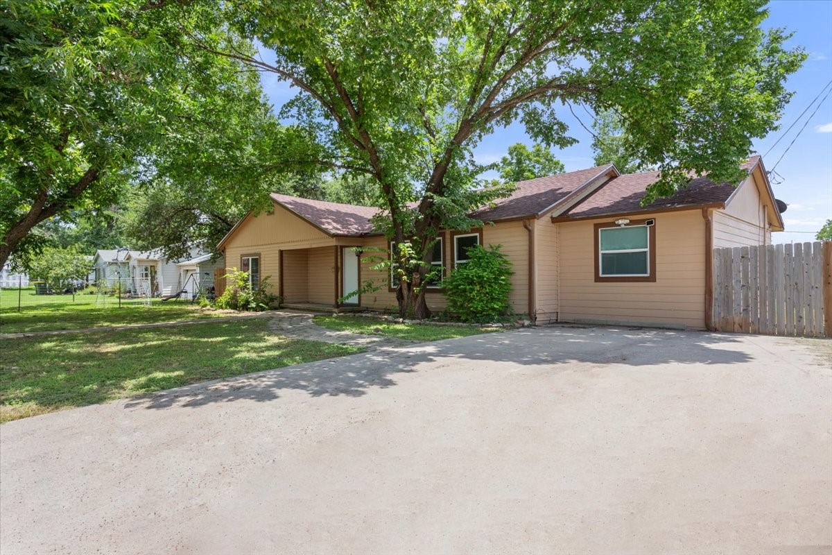 102 E Southland Avenue Marlin TX 76661