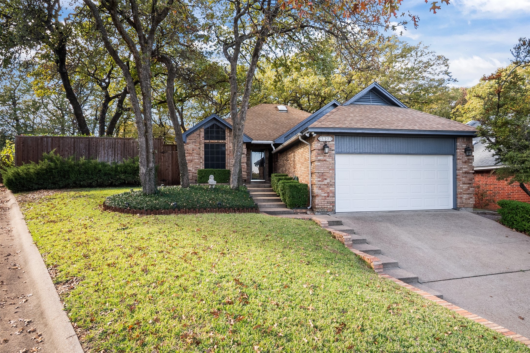 4922 Canberra Lane Arlington TX 76017
