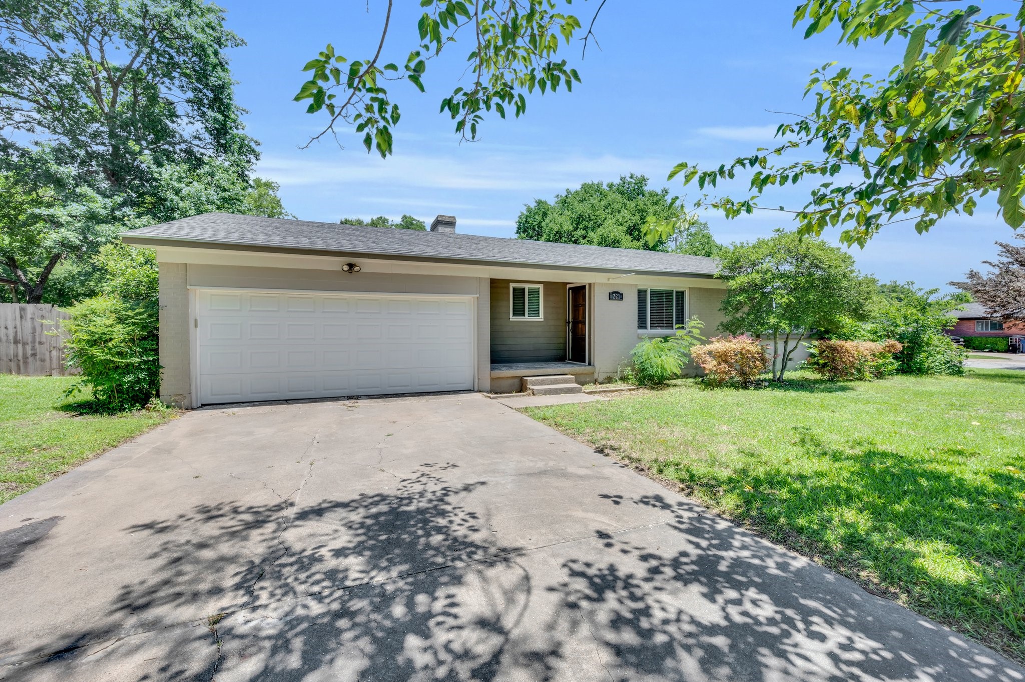 221 Monticello Drive Waxahachie TX 75165