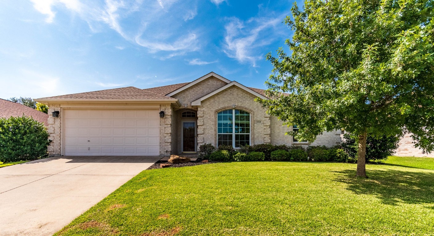 1528 Vernon Castle Avenue Benbrook TX 76126