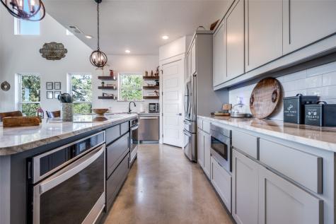 172 Cowan Crossing Alvord TX 76225