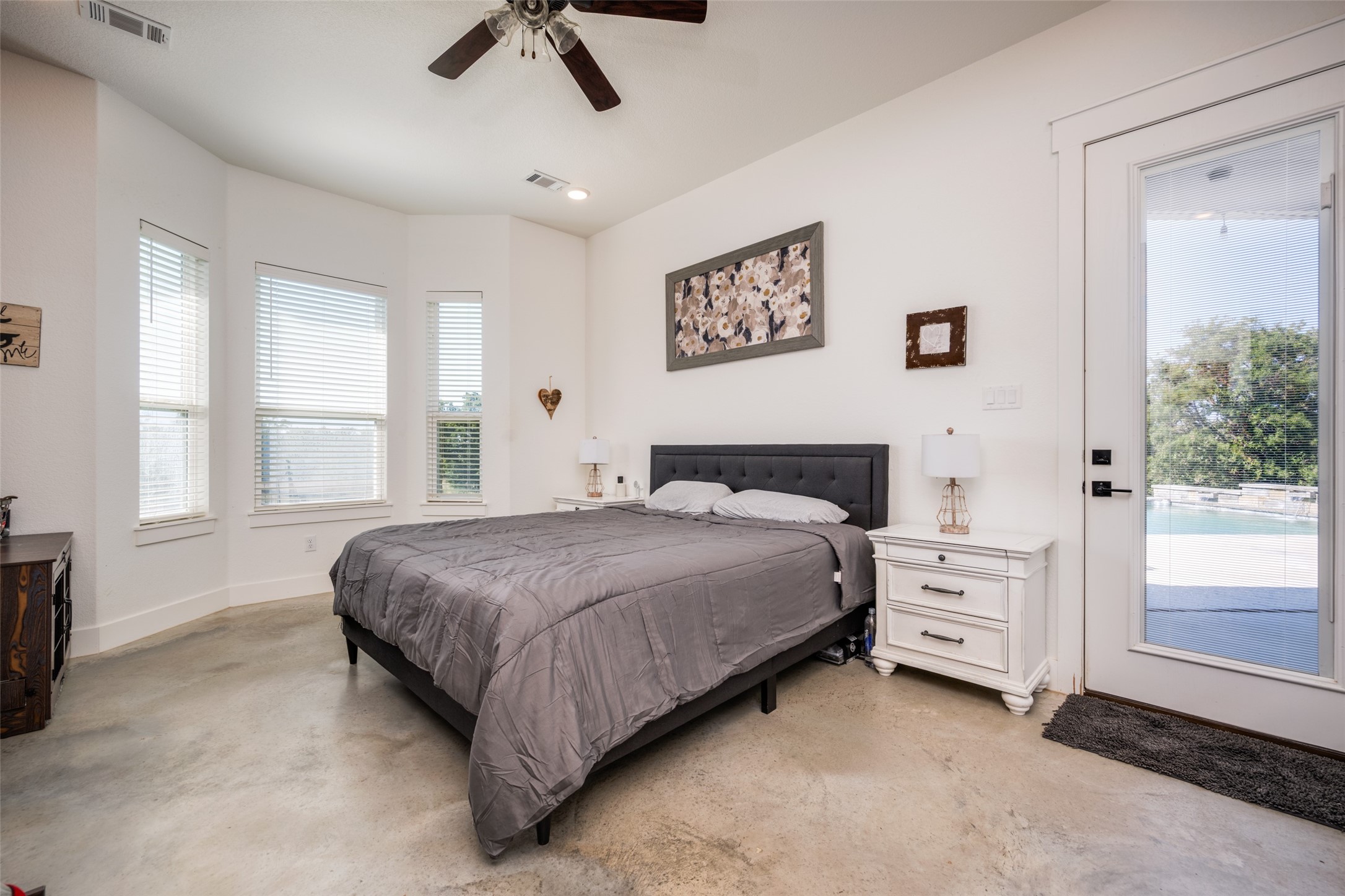 172 Cowan Crossing Alvord TX 76225