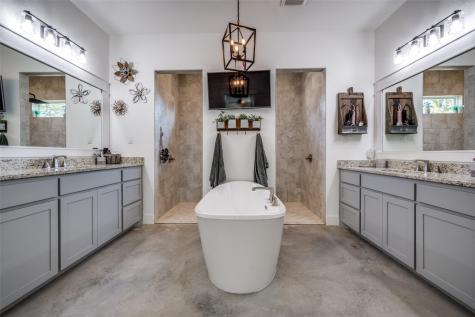 172 Cowan Crossing Alvord TX 76225
