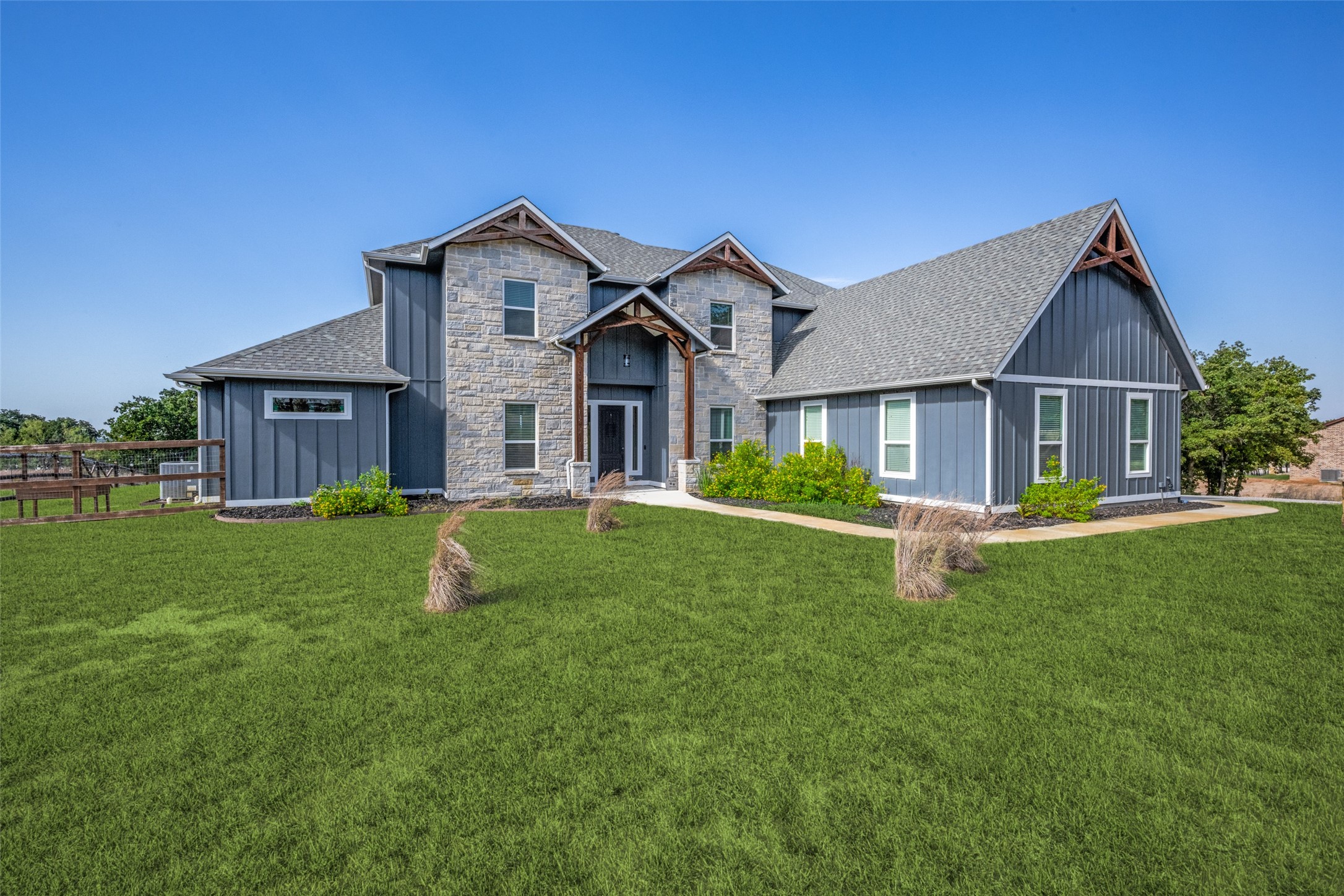 172 Cowan Crossing Alvord TX 76225