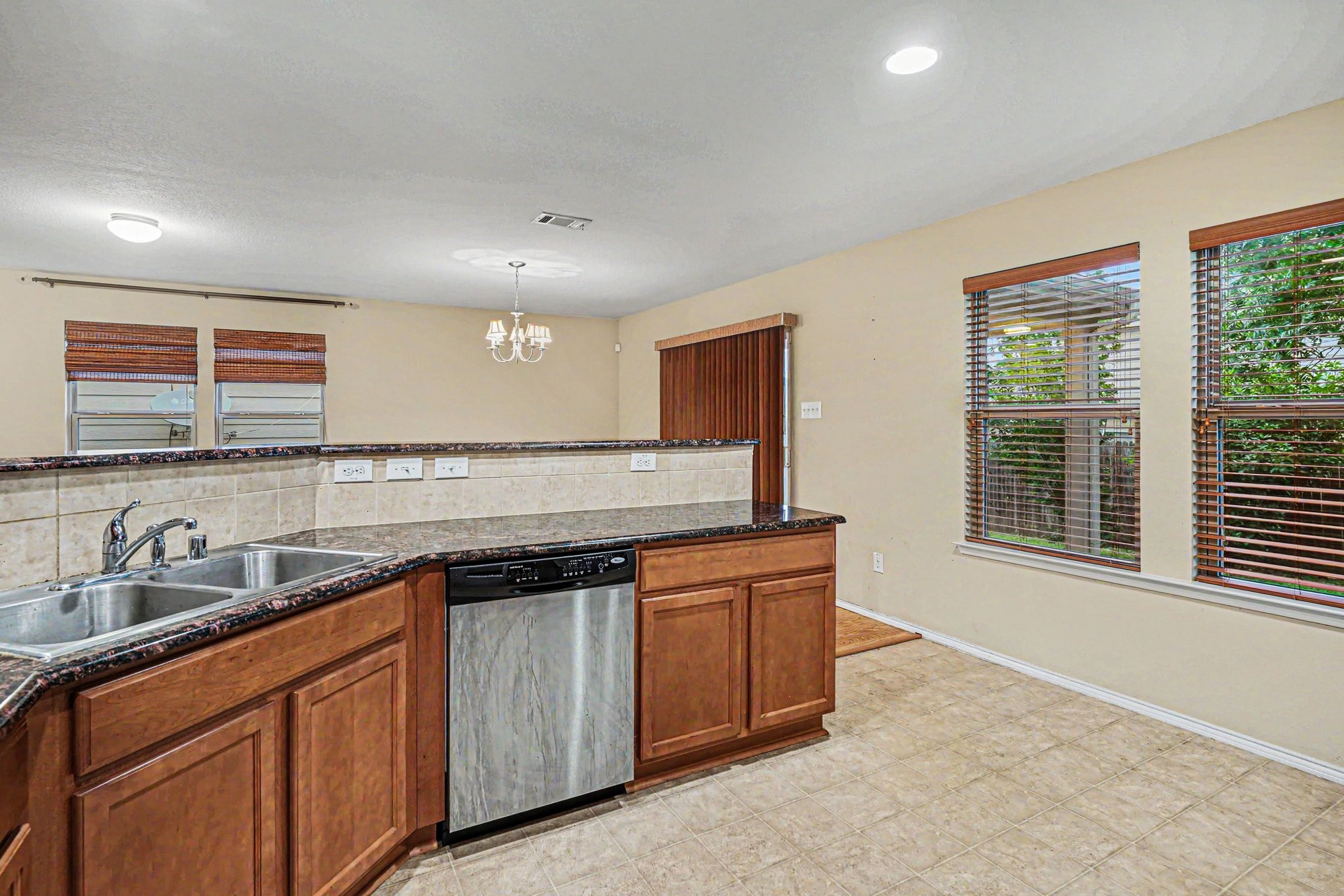 1865 Lynnwood Hills Drive Fort Worth TX 76112