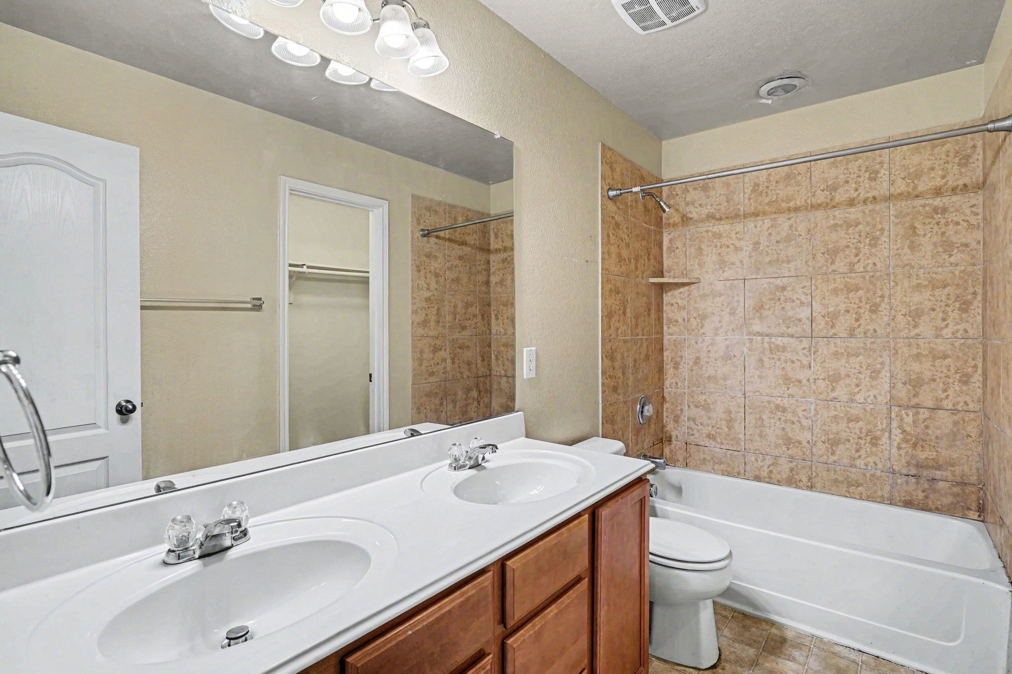 1865 Lynnwood Hills Drive Fort Worth TX 76112