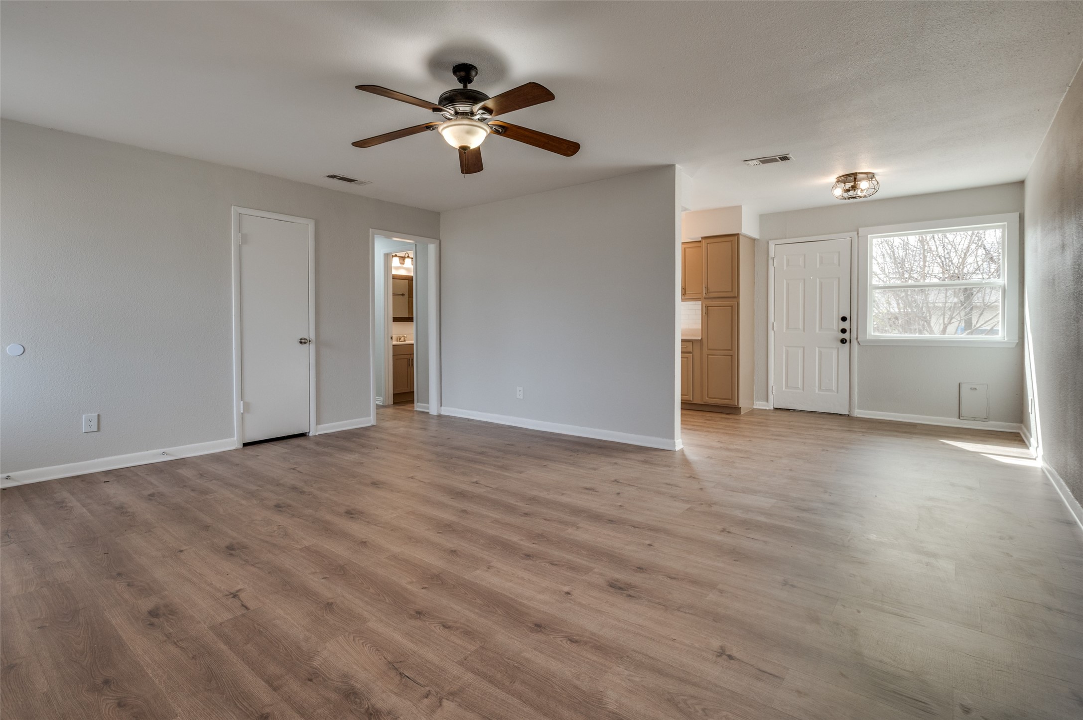 800 E Tucker Boulevard Arlington TX 76010
