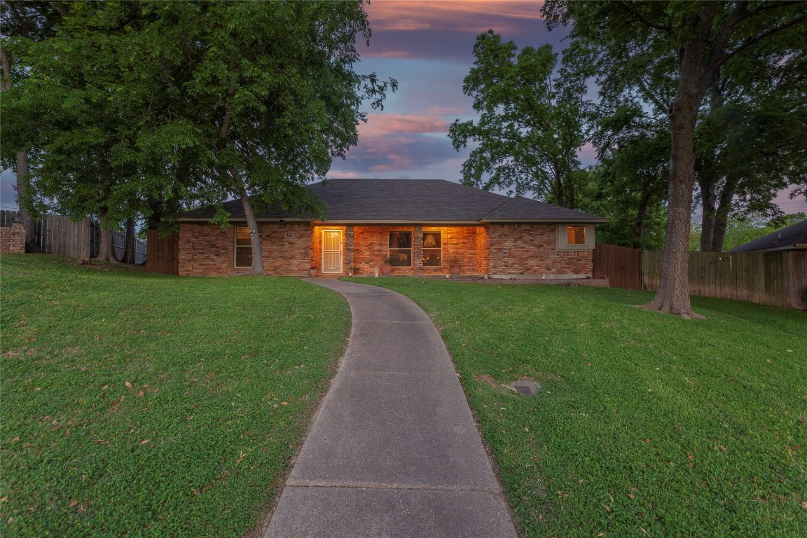 420 Hillcroft Circle Duncanville TX 75137