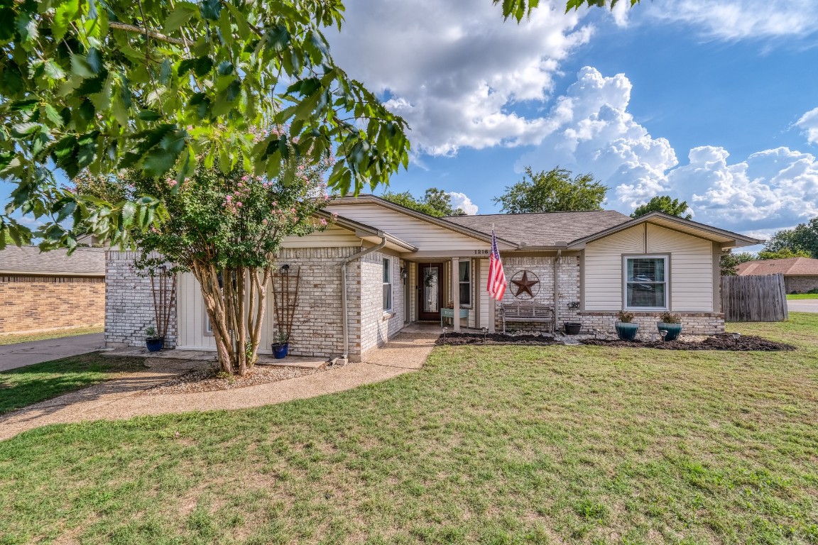 1216 Mercedes Street Benbrook TX 76126