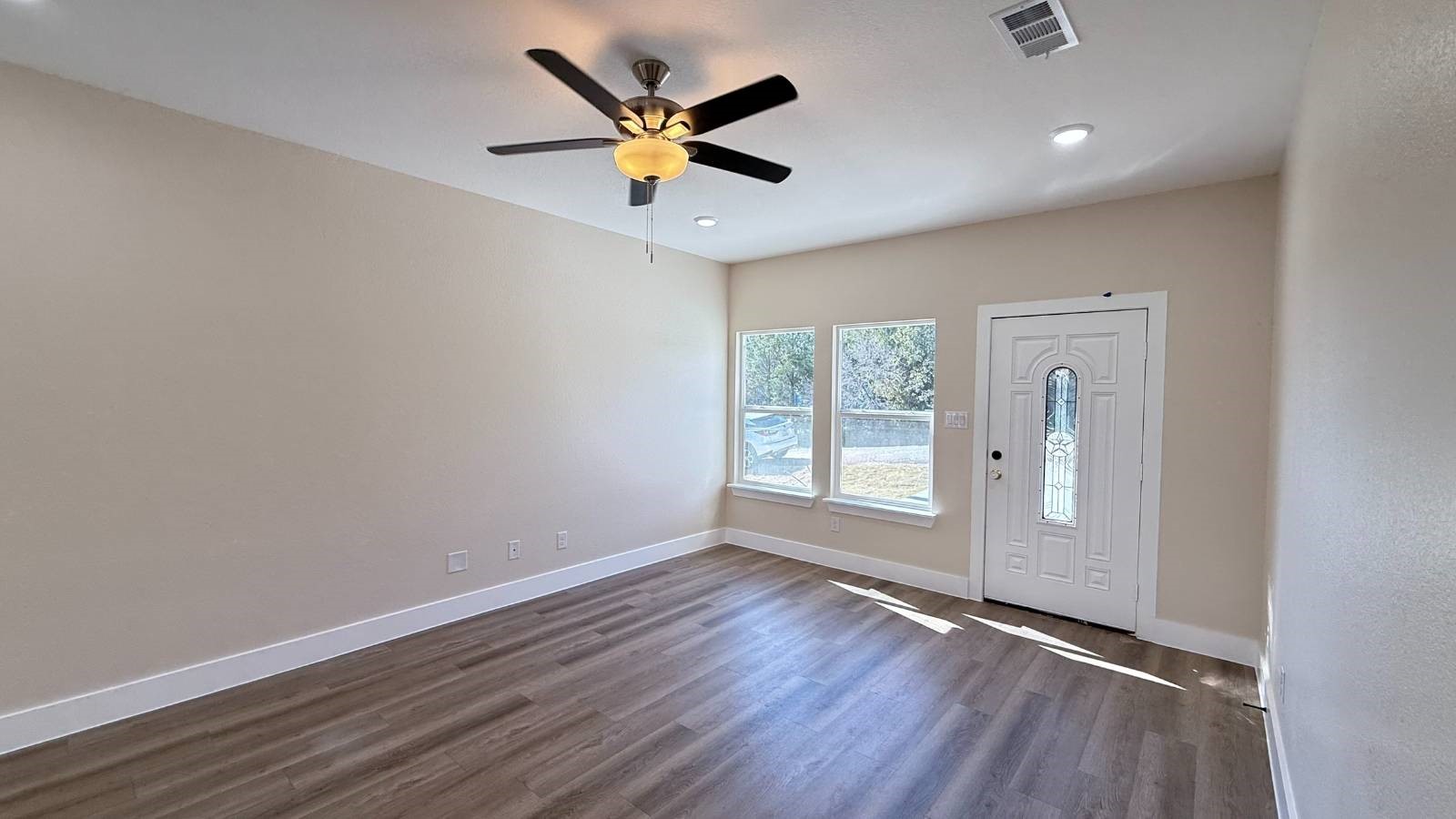 2615 Creekview Drive Granbury TX 76048