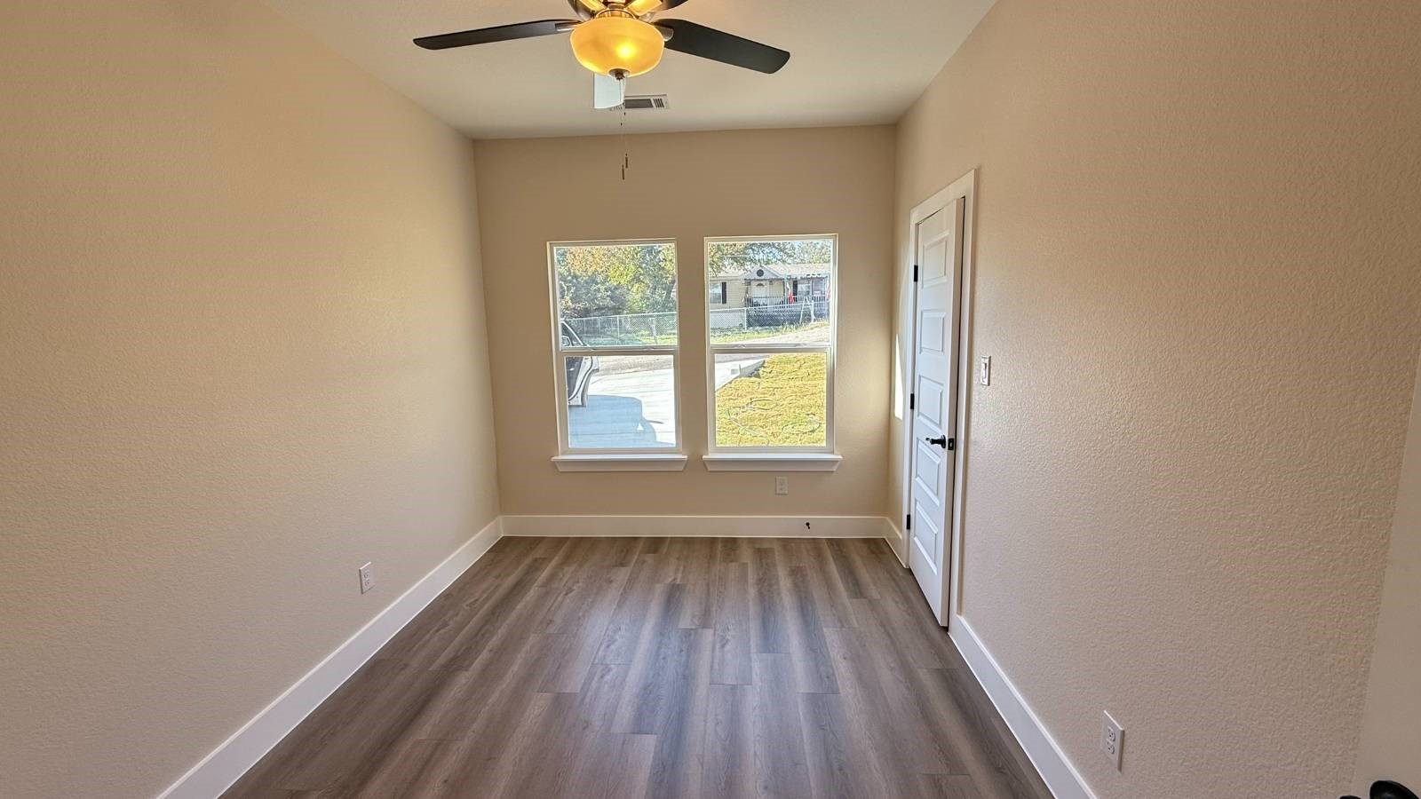2615 Creekview Drive Granbury TX 76048