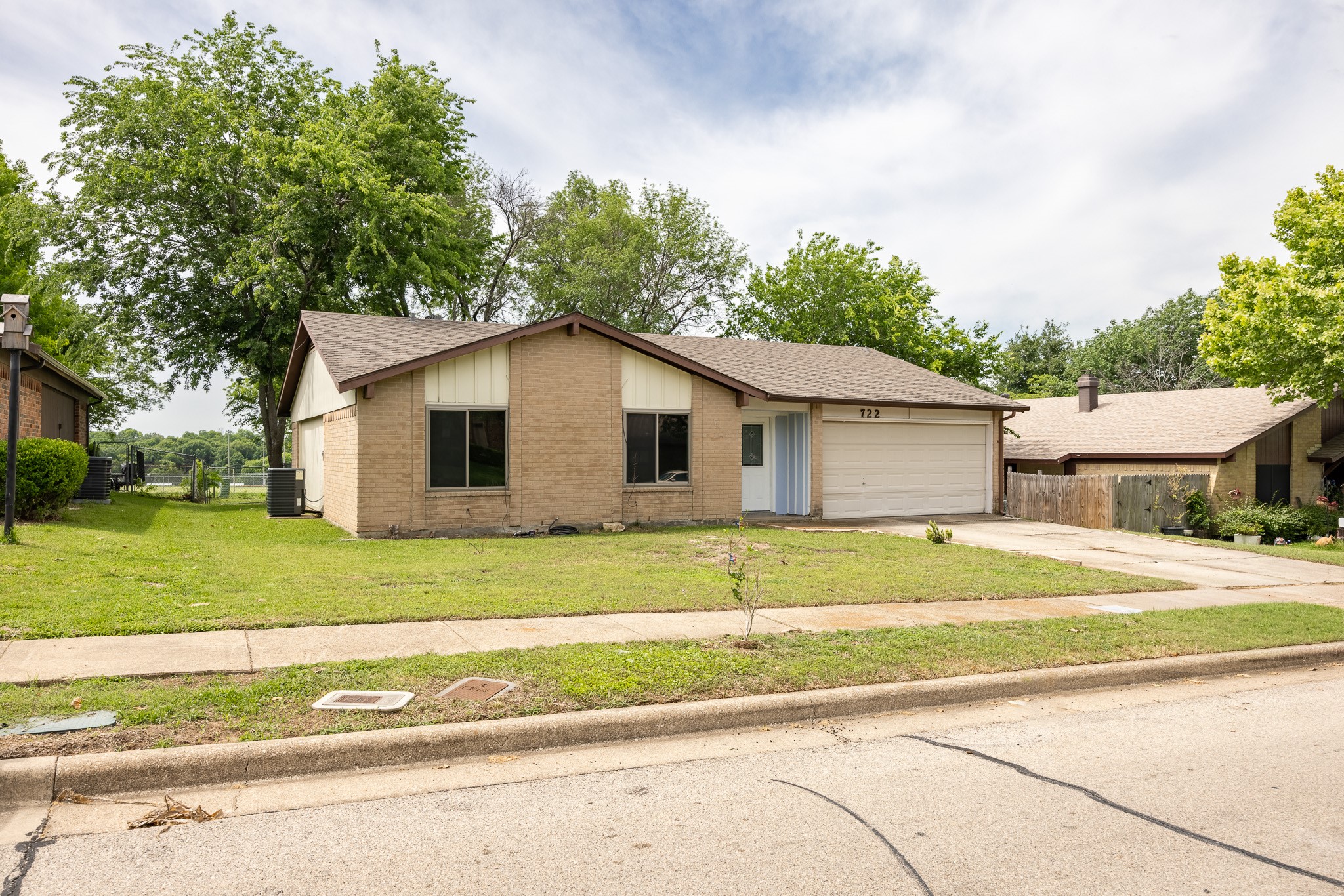 722 Meadowglen Drive Duncanville TX 75137