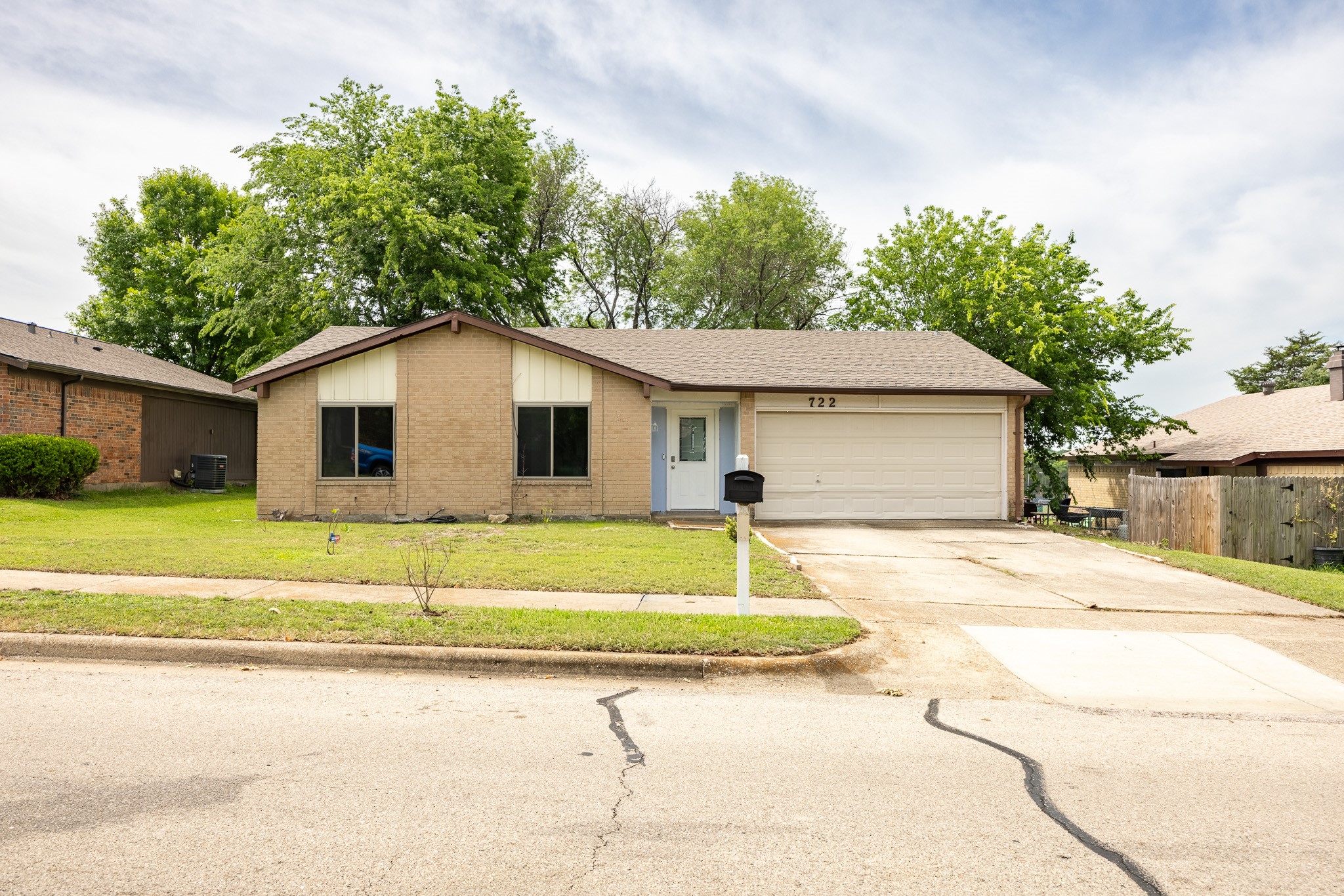722 Meadowglen Drive Duncanville TX 75137