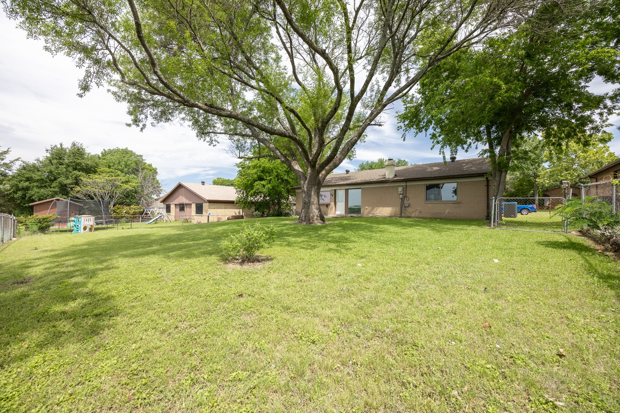 722 Meadowglen Drive Duncanville TX 75137