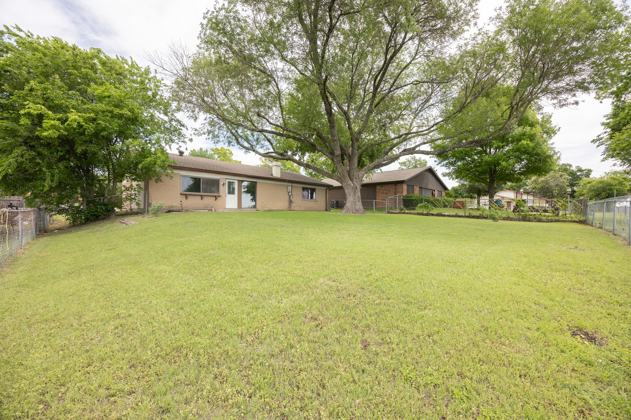 722 Meadowglen Drive Duncanville TX 75137