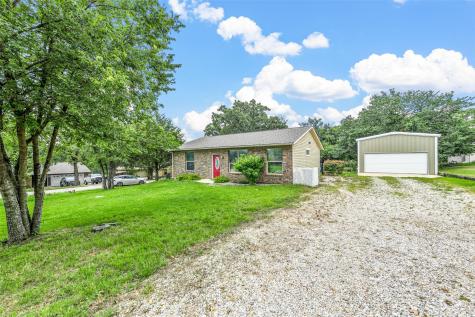 424 Cedarwood Street Azle TX 76020