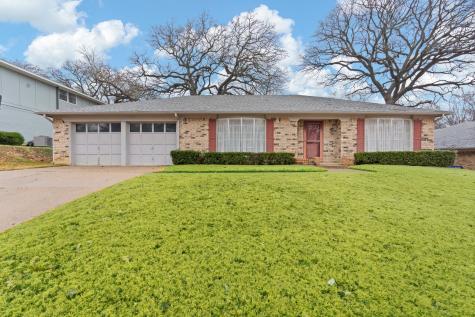 121 NE Rosamond Street Burleson TX 76028