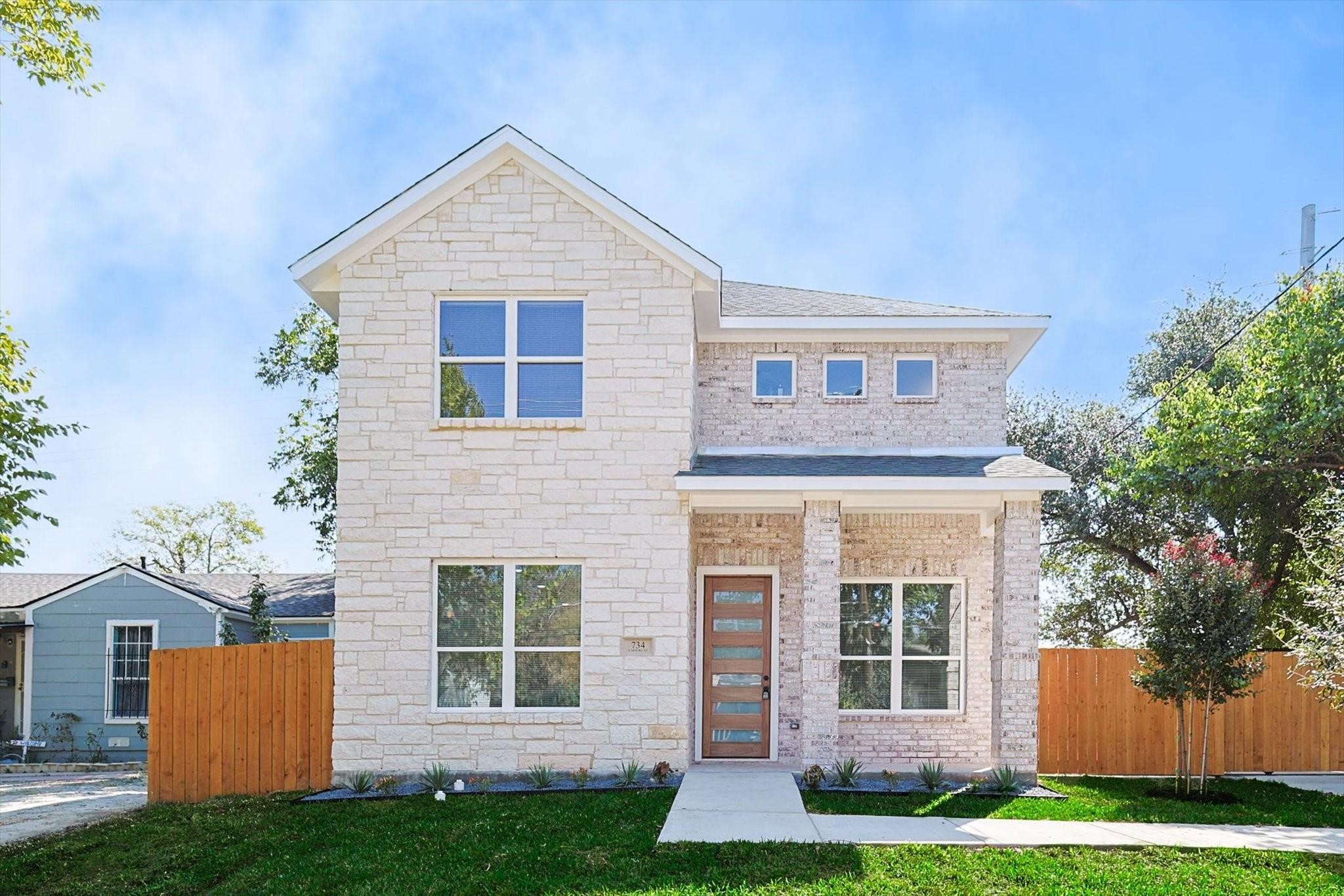 734 S Moore Street Dallas TX 75203