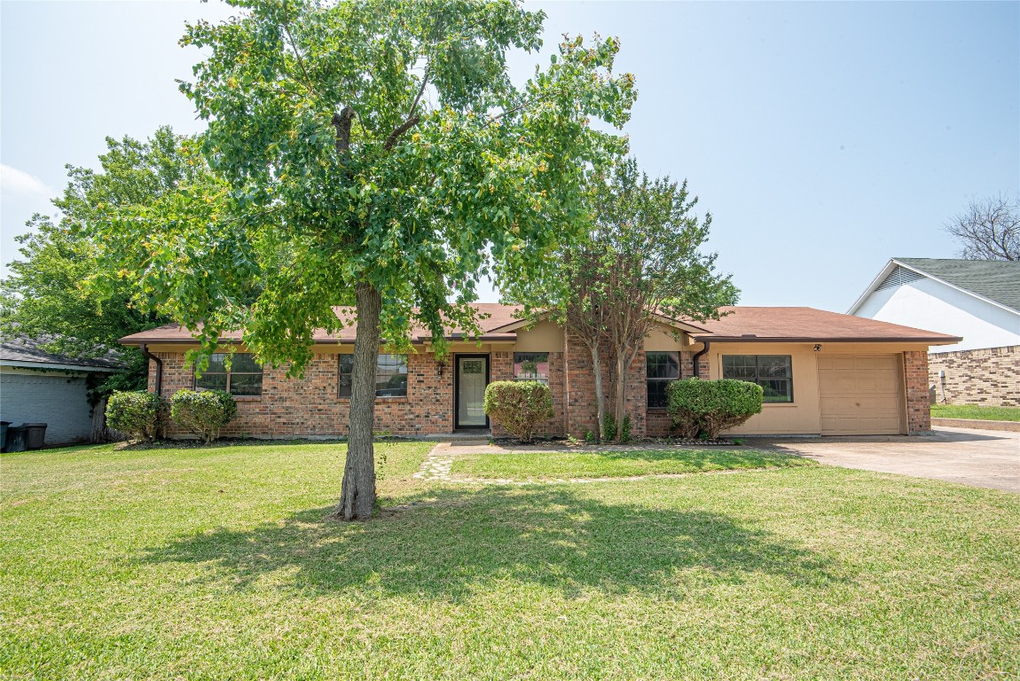 212 Childers Avenue Benbrook TX 76126