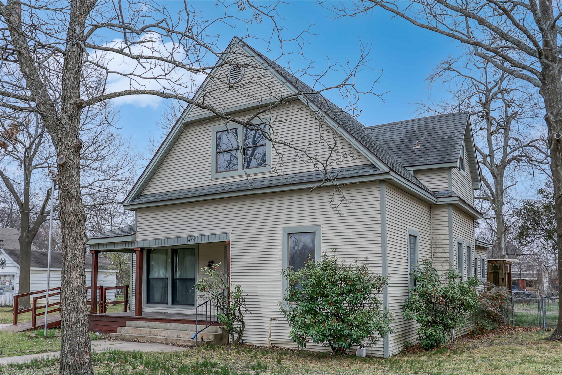 401 W Maple Street Whitewright TX 75491