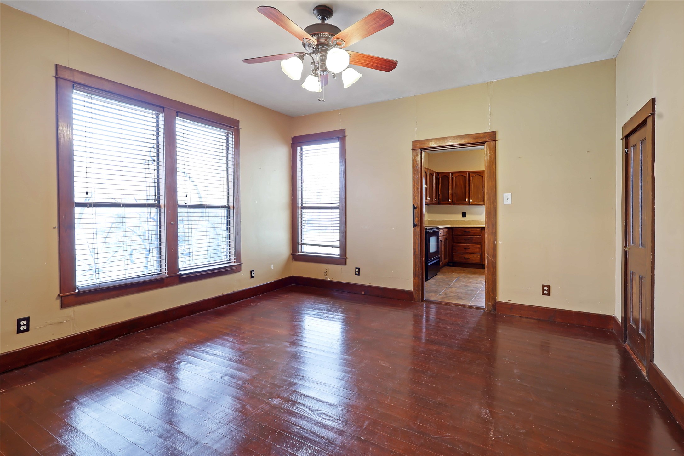 401 W Maple Street Whitewright TX 75491