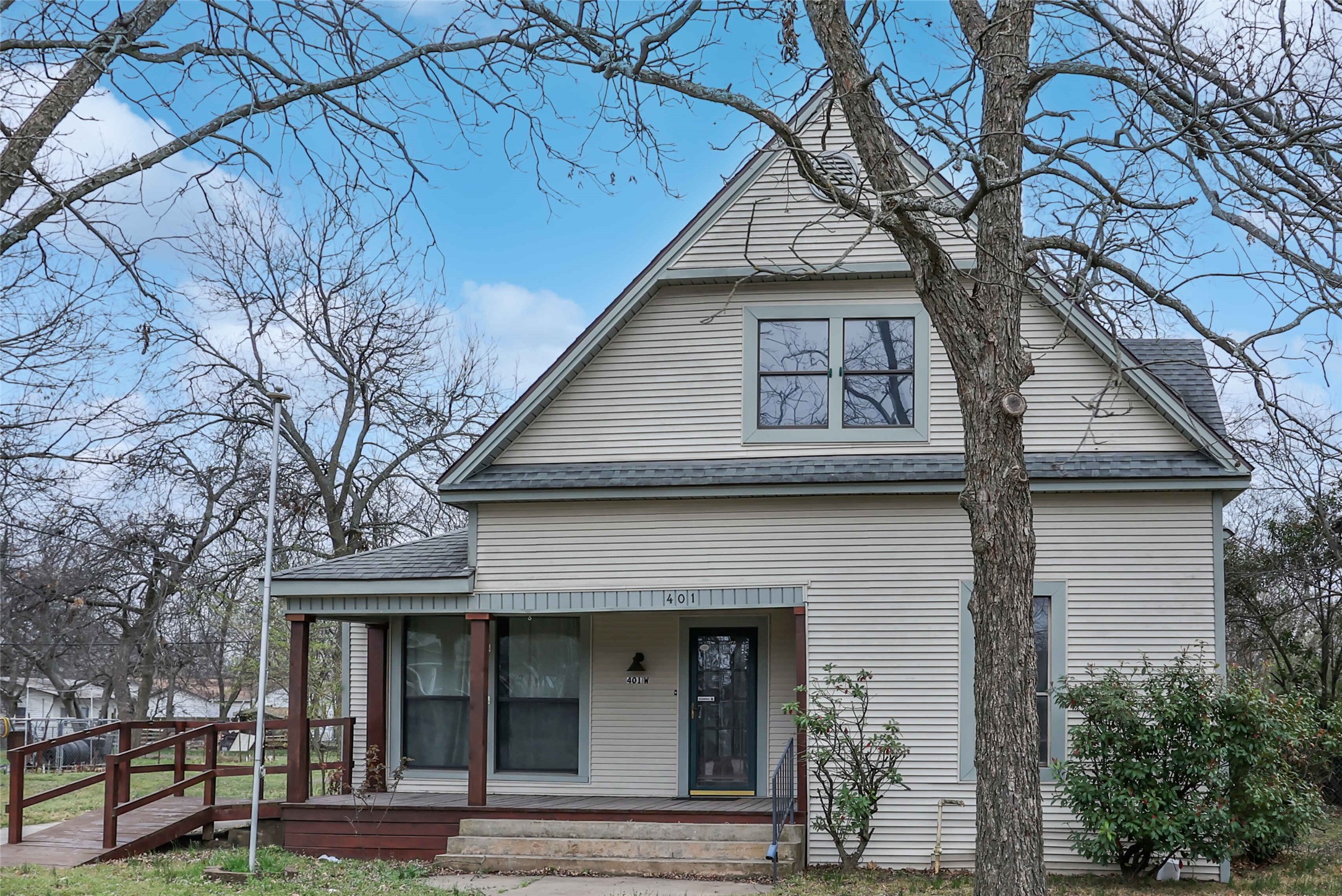 401 W Maple Street Whitewright TX 75491