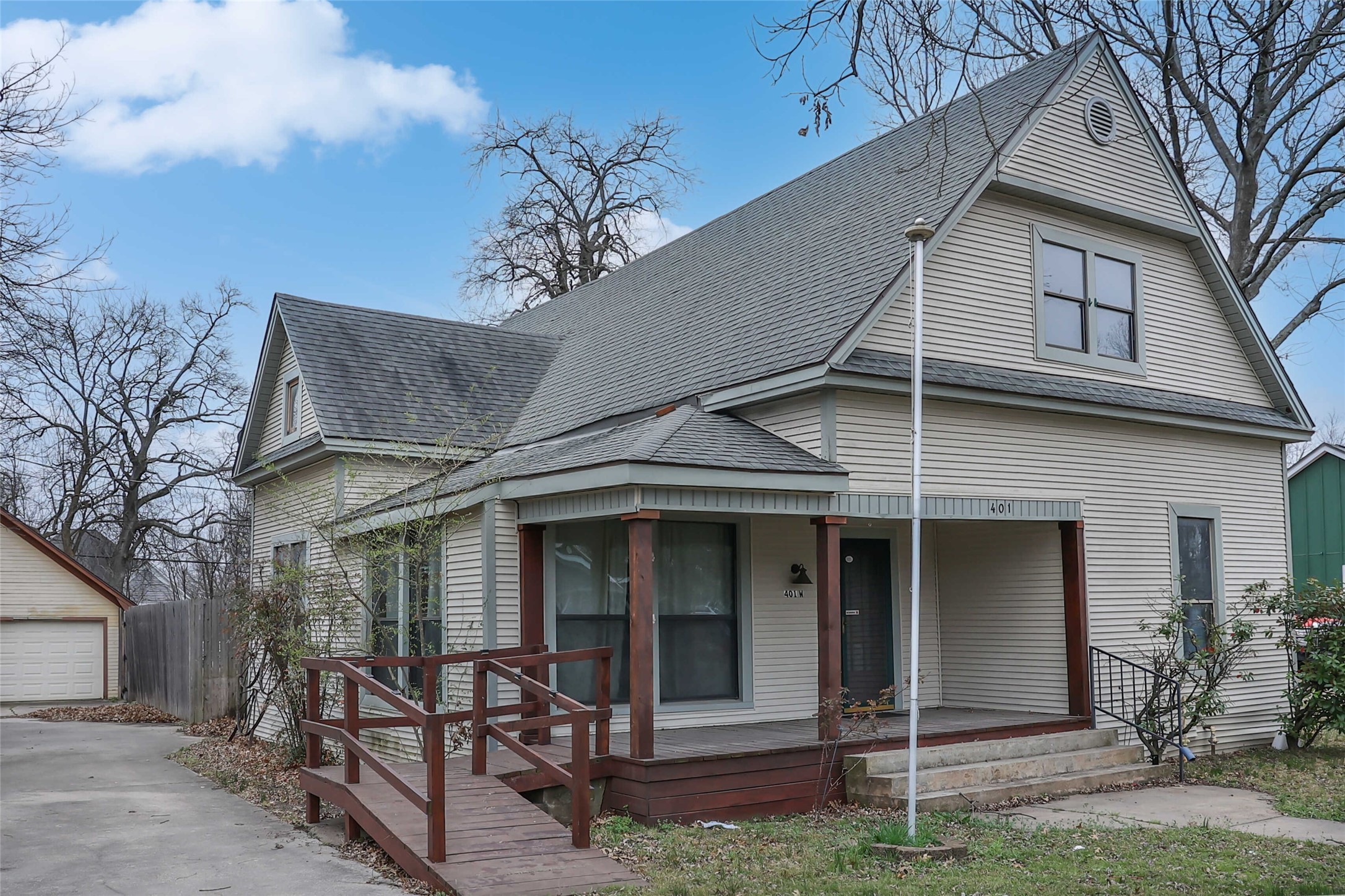 401 W Maple Street Whitewright TX 75491