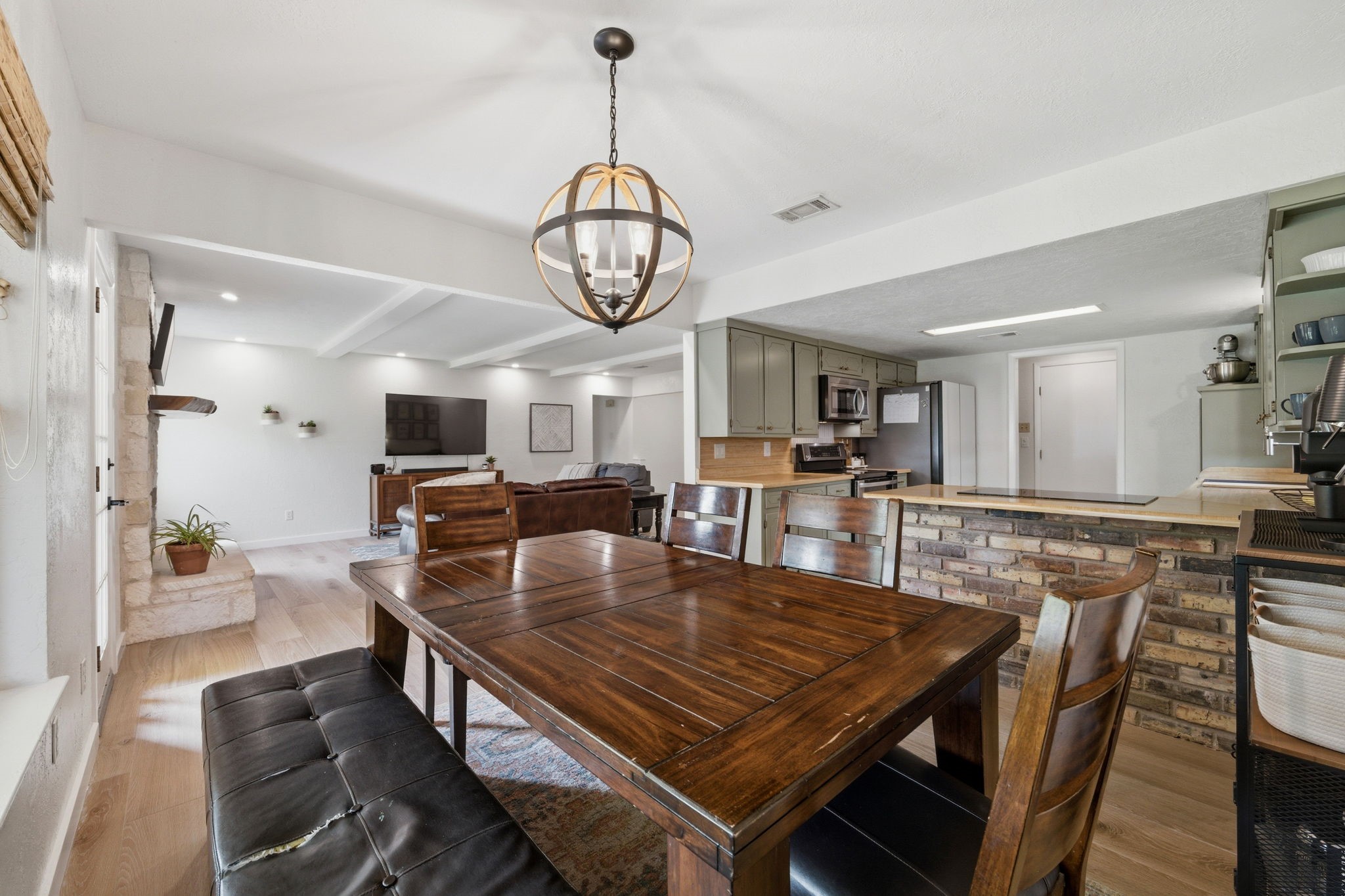 224 Overcrest Drive Benbrook TX 76126