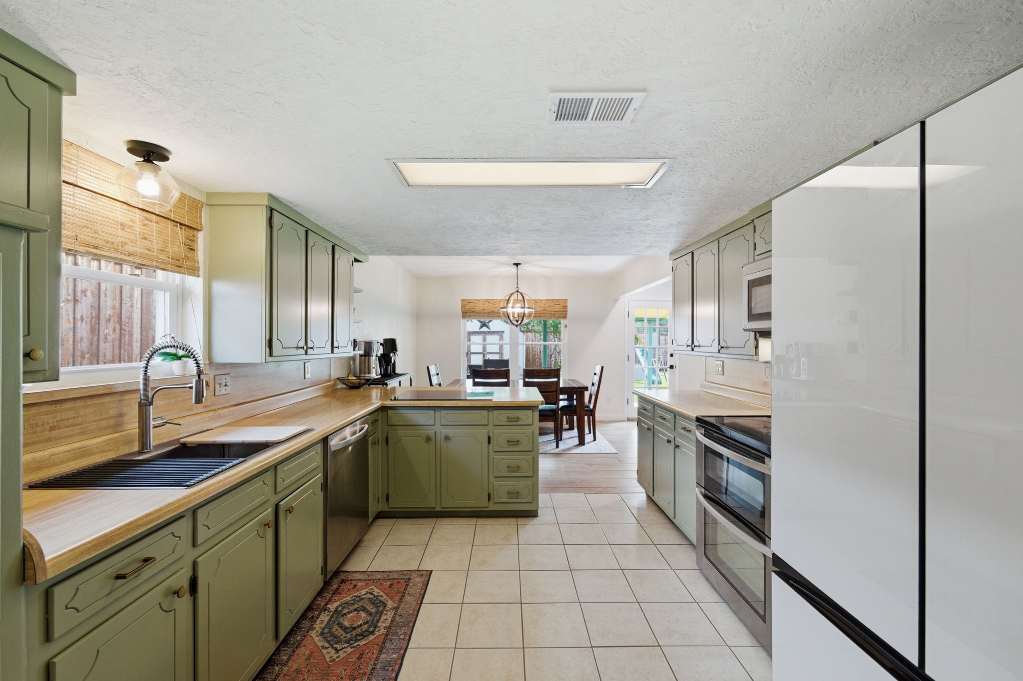 224 Overcrest Drive Benbrook TX 76126