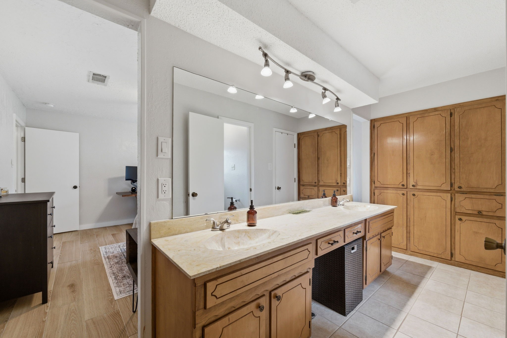 224 Overcrest Drive Benbrook TX 76126