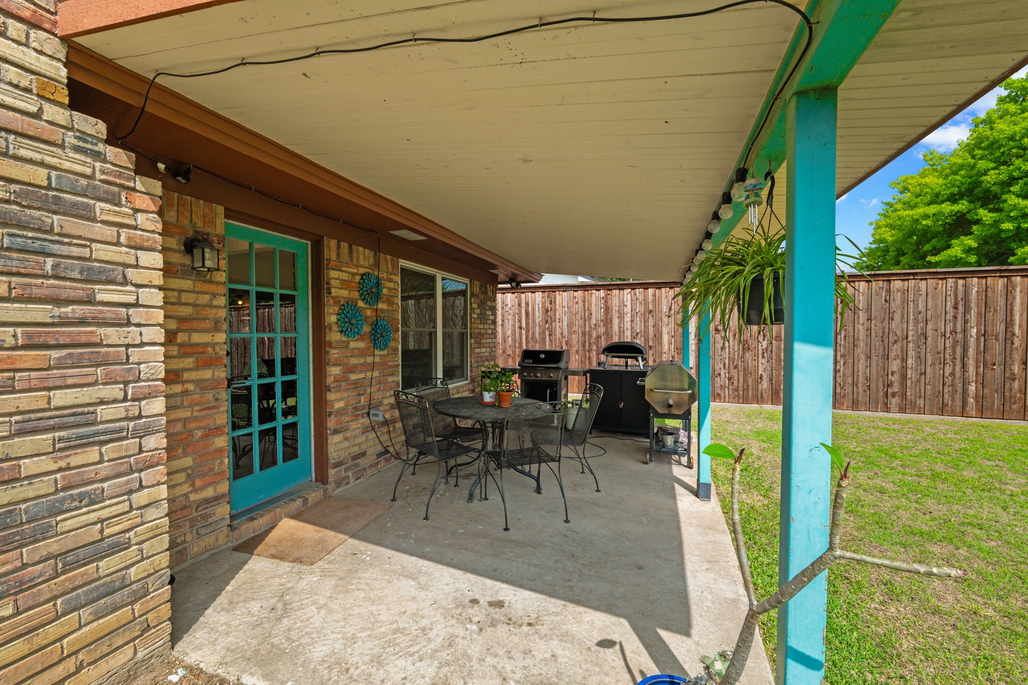 224 Overcrest Drive Benbrook TX 76126
