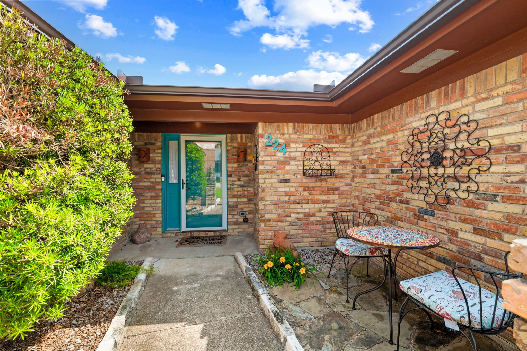 224 Overcrest Drive Benbrook TX 76126