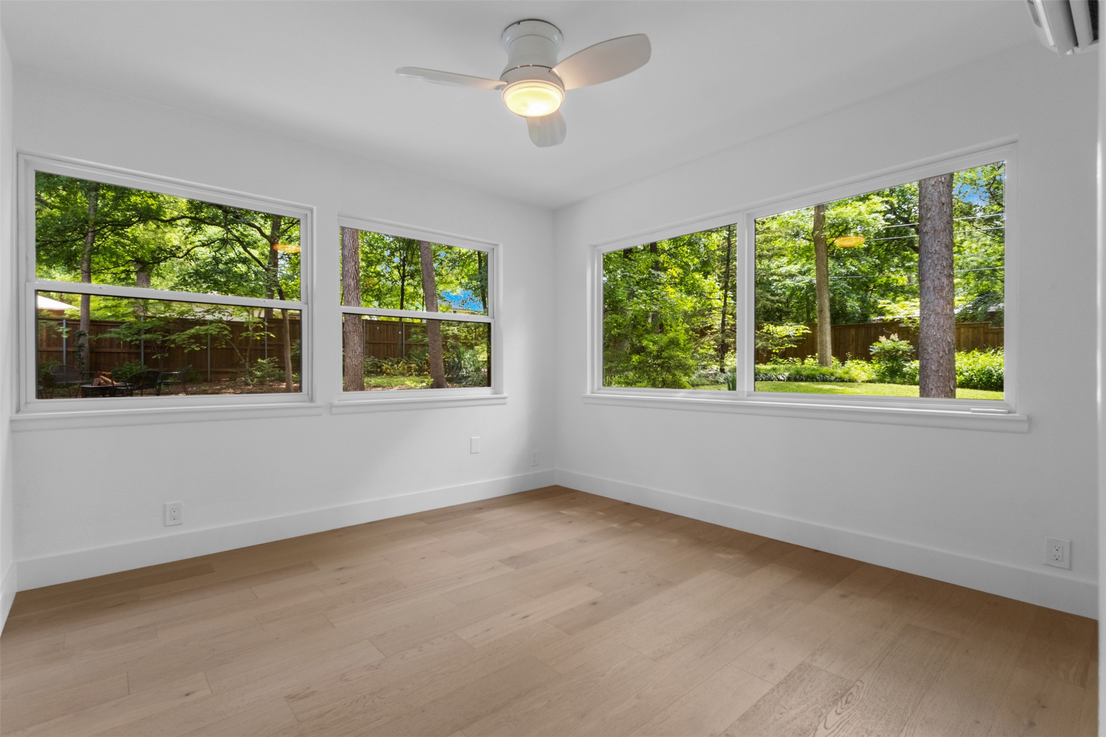989 N Rustic Circle Dallas TX 75218