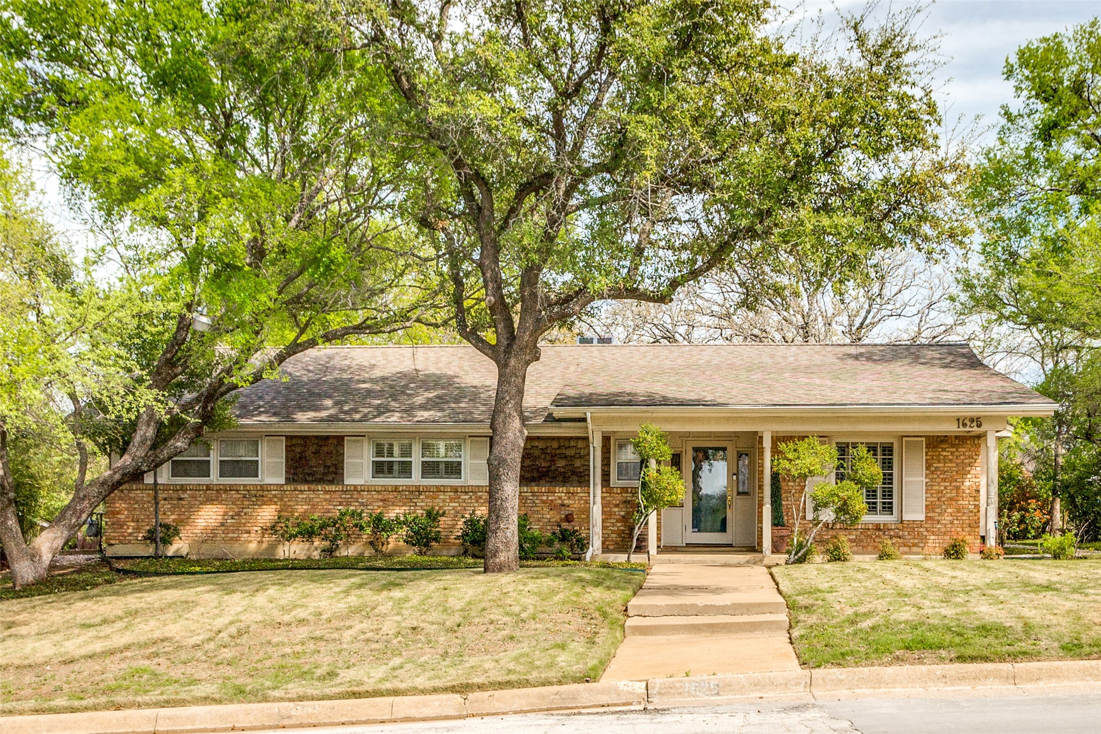 1625 Ederville Road S Fort Worth TX 76103