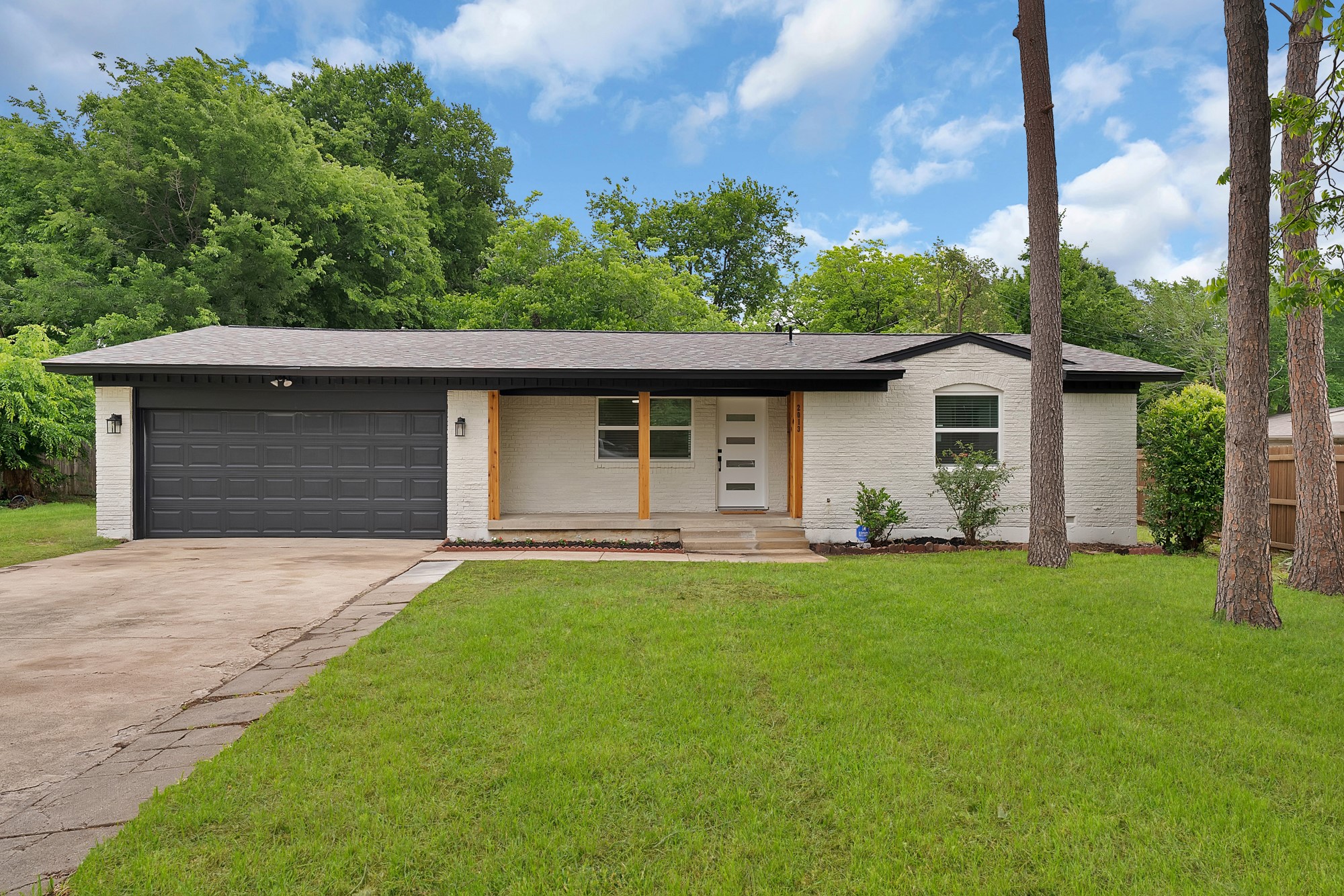 2013 Monaco Court Arlington TX 76010