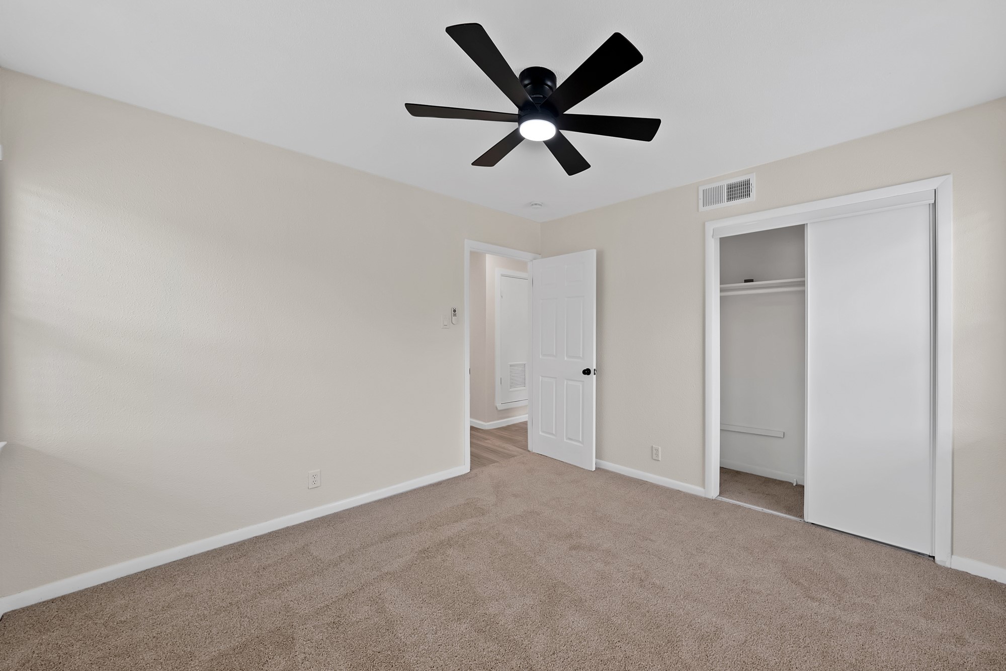 2013 Monaco Court Arlington TX 76010