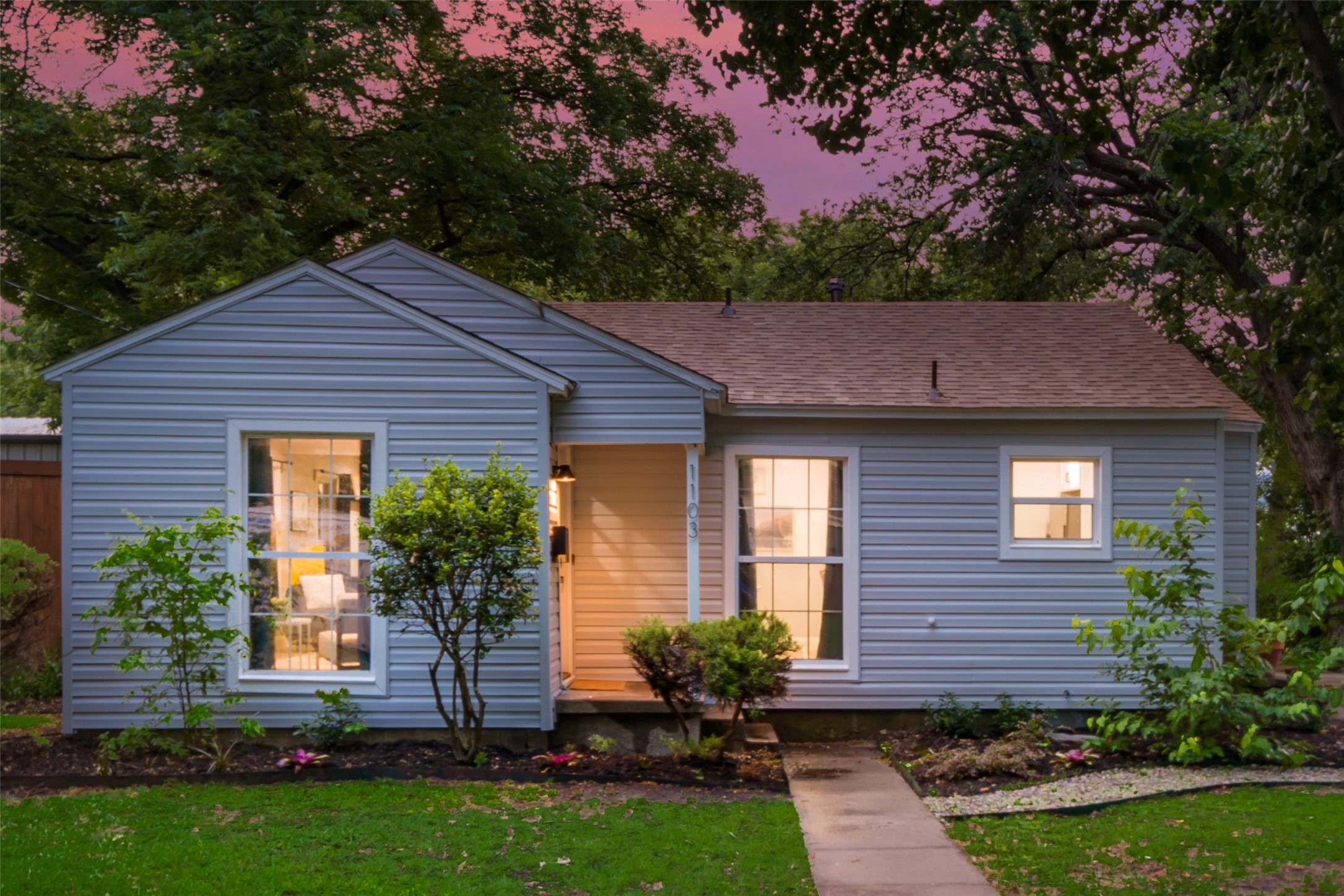 1103 W Russell Avenue Carrollton TX 75006