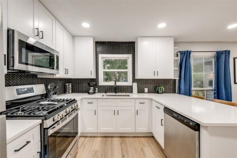 1103 W Russell Avenue Carrollton TX 75006