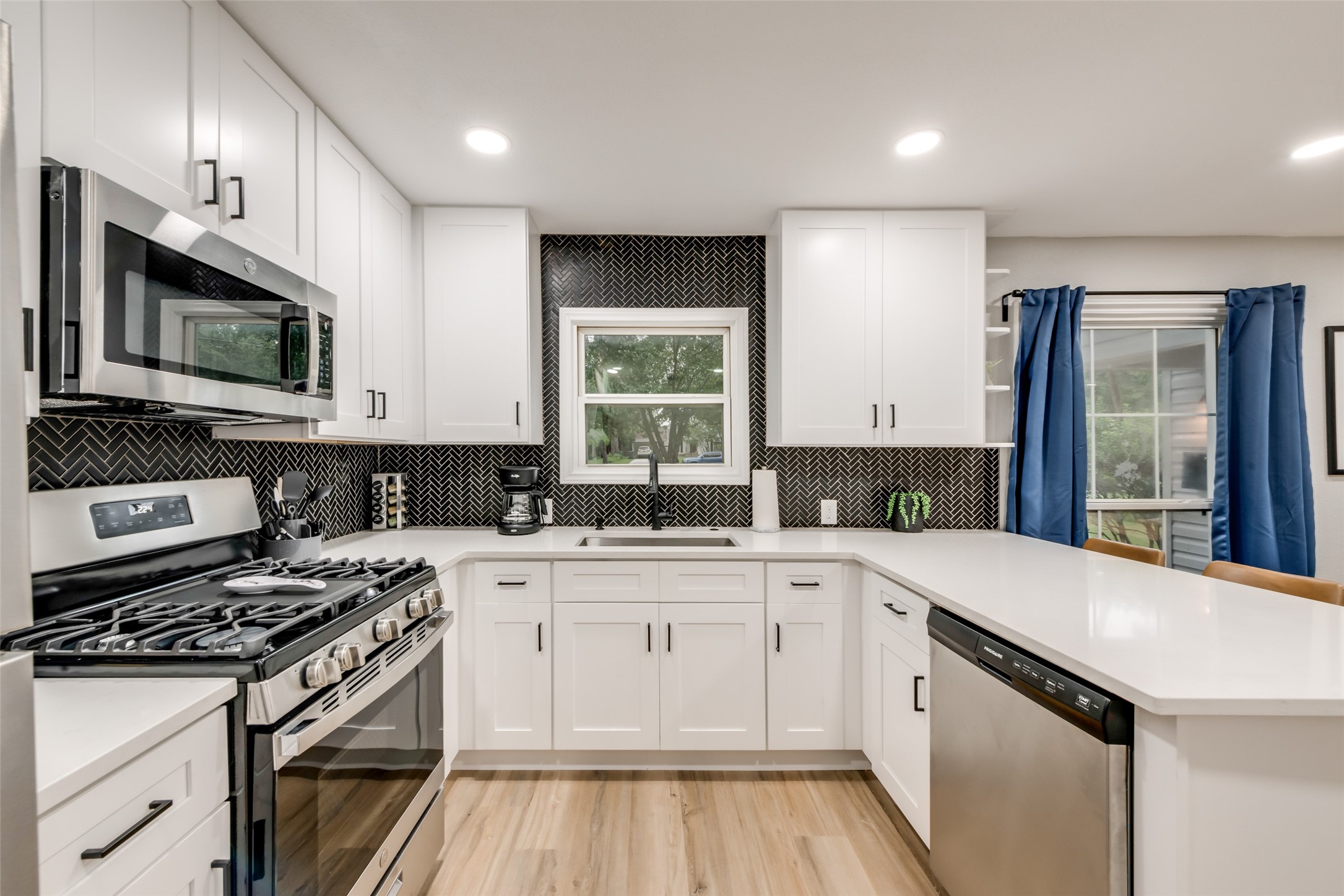 1103 W Russell Avenue Carrollton TX 75006