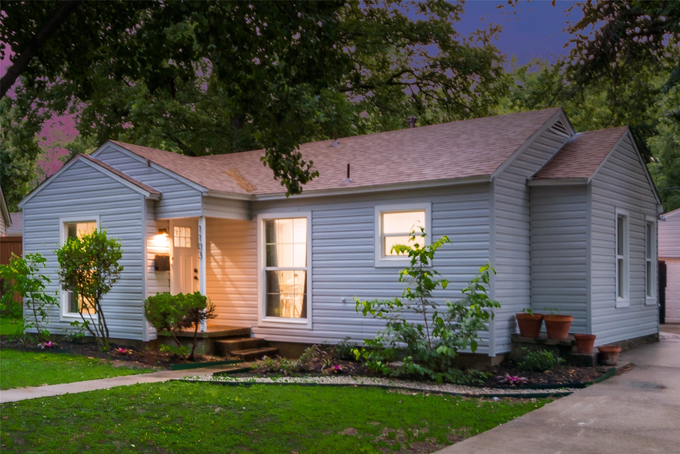 1103 W Russell Avenue Carrollton TX 75006