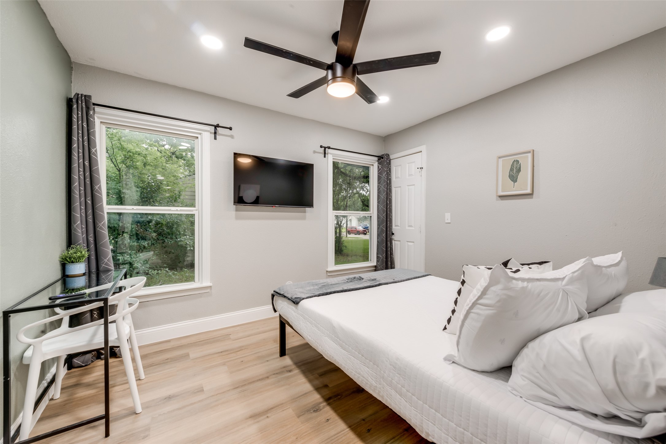 1103 W Russell Avenue Carrollton TX 75006