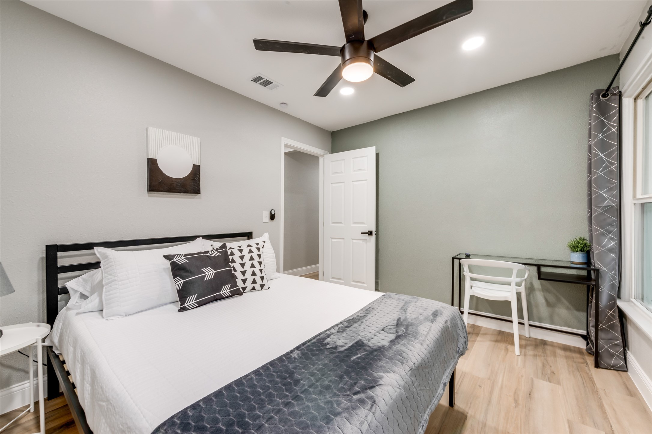 1103 W Russell Avenue Carrollton TX 75006