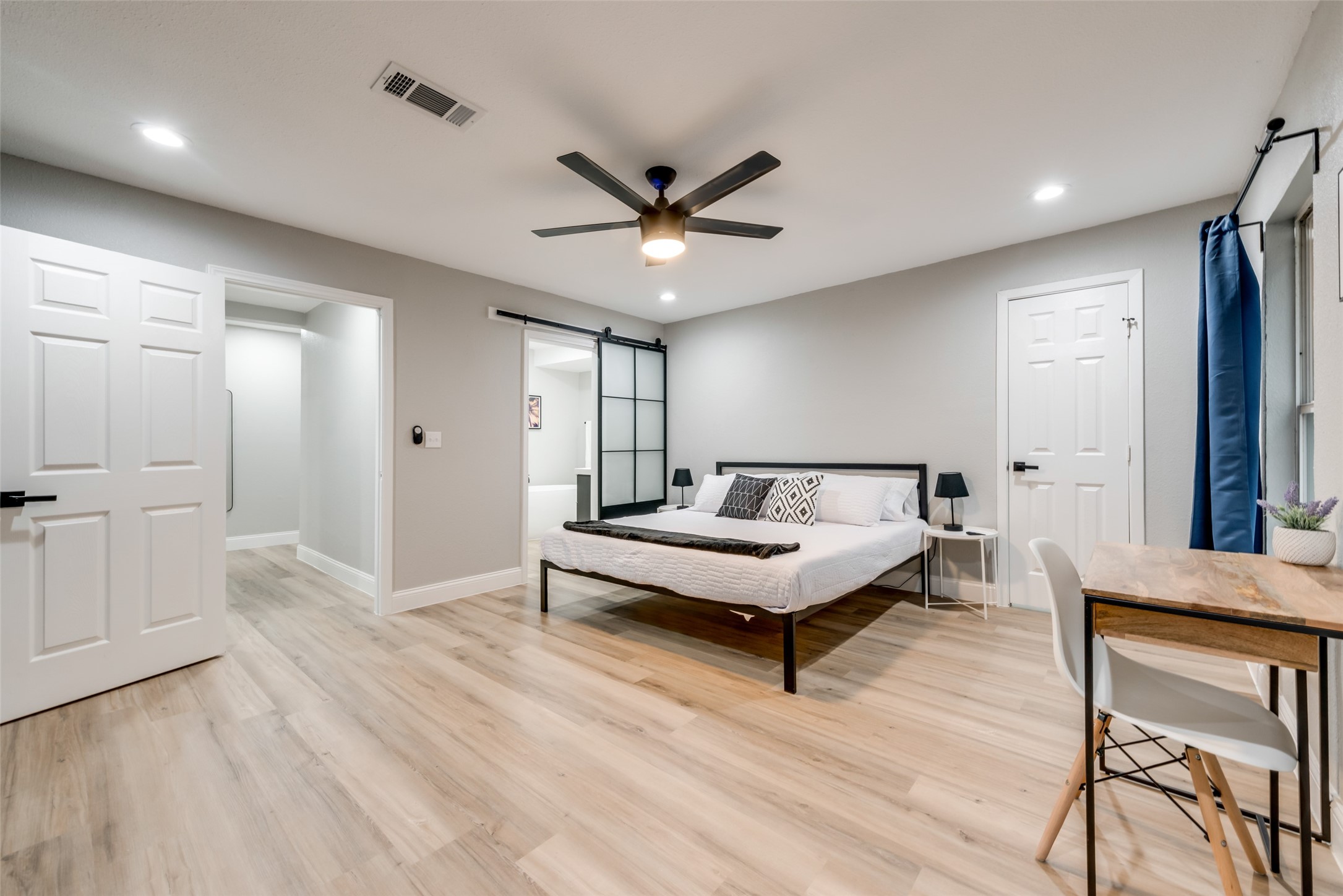 1103 W Russell Avenue Carrollton TX 75006